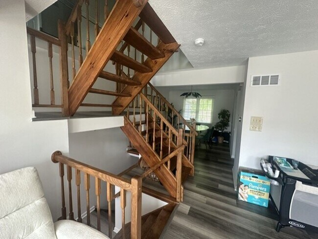 Building Photo - 3024 Estate Dr