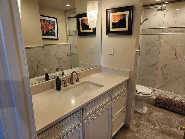 Building Photo - 355 S Broadway