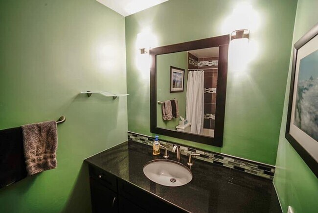 Building Photo - 3-bed, 2-bath GIANT townhouse + GARAGE, BA...