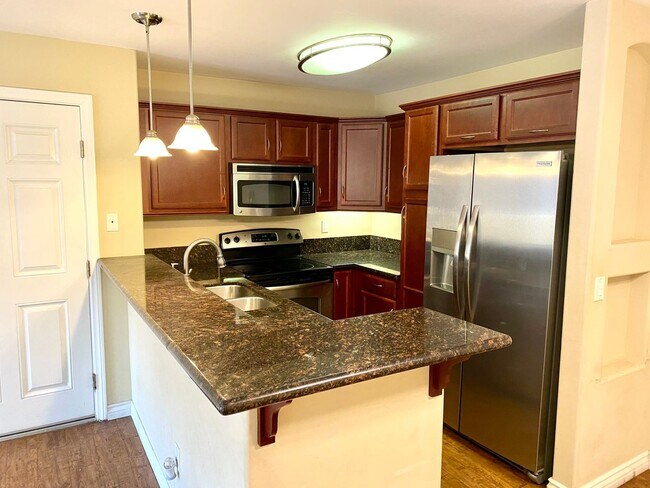 Building Photo - AVAILABLE JUNE 1st! CENTRALLY LOCATED 3BD/...