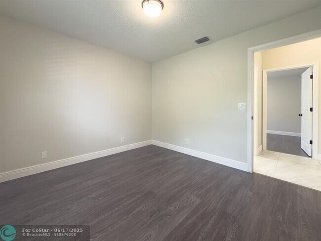Building Photo - 12204 Sunset Point Cir
