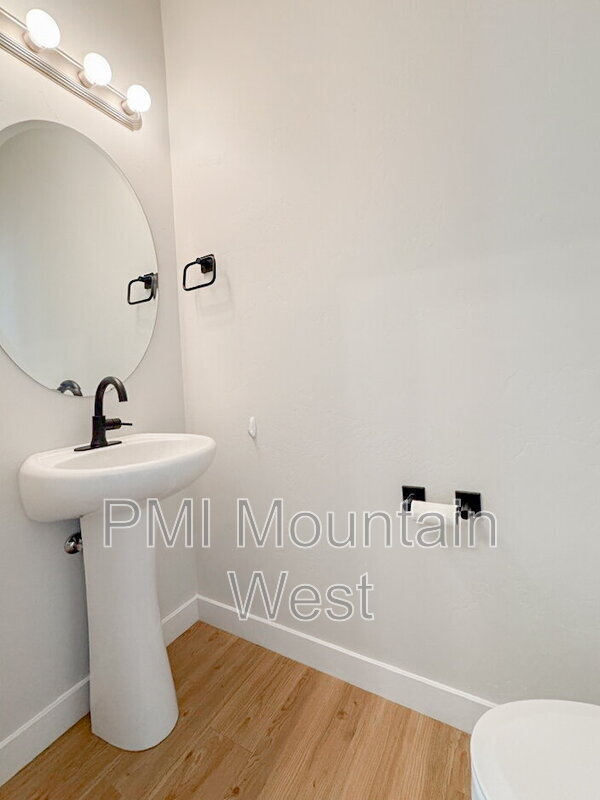 Building Photo - 3855 S 3025 W