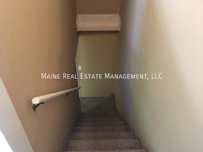 Building Photo - 15 Elm St