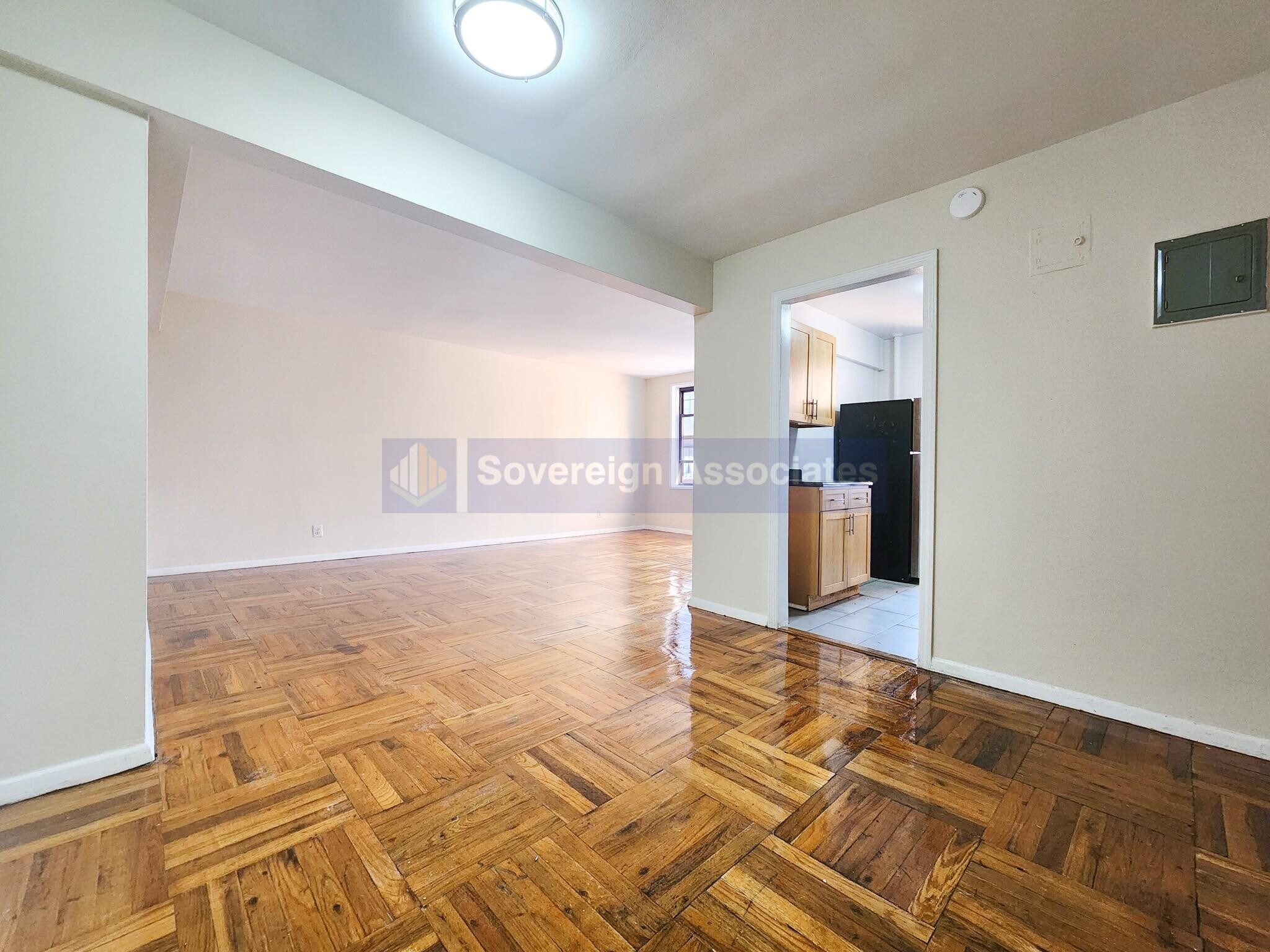 Building Photo - 525-527-527 Riverdale Ave