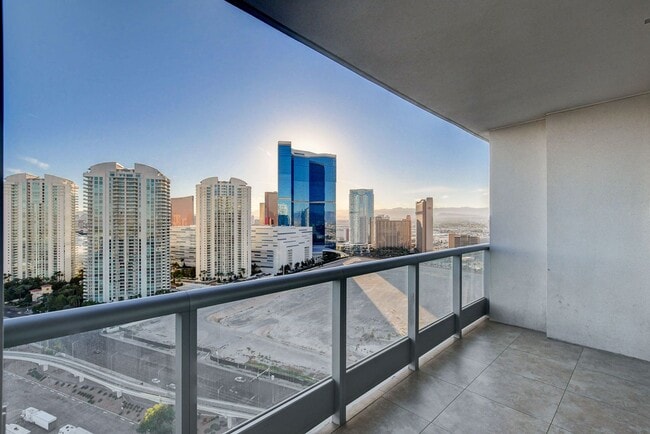 Building Photo - Turnberry Towers 2705W-City/Golf Course Views from this Stunning 1Bd/1.5Ba Residence