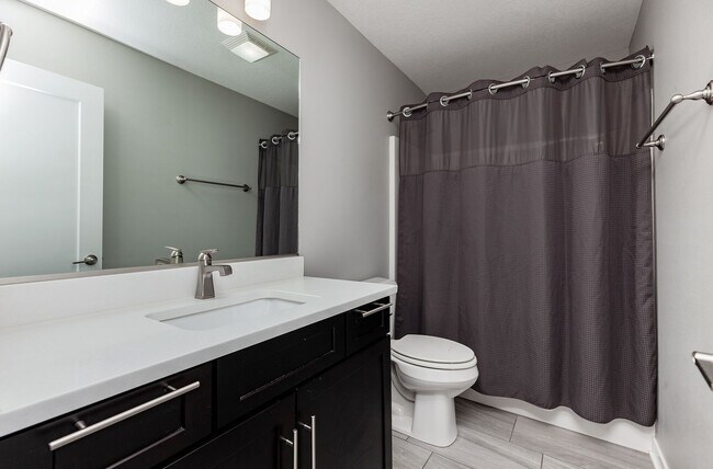 Building Photo - GREAT LOCATION!! 3 Bedroom, 2.5 Bathroom Townhome in Waukee!