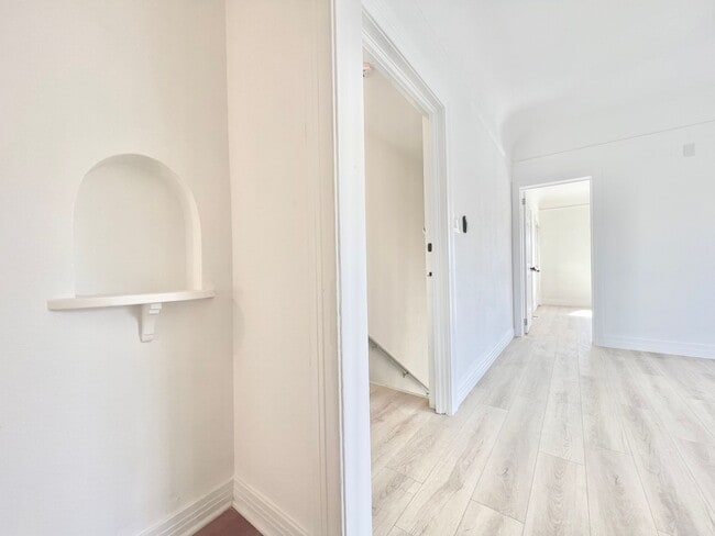 Building Photo - 707 W 48th St