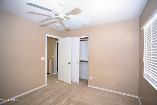 Building Photo - 842 N Naples Dr