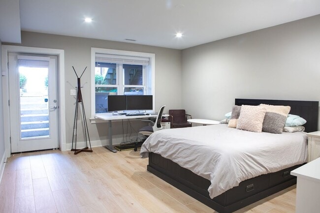 Building Photo - Stunning 1BR 1BA Lower Level in Spectacular Capitol Hill Townhome-Rent Incl Utilities