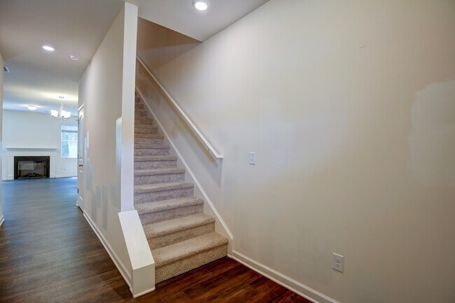 Building Photo - 44 Chastain Cir