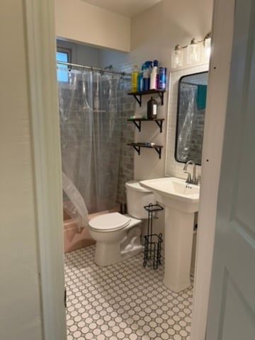 Building Photo - 718 6th St E