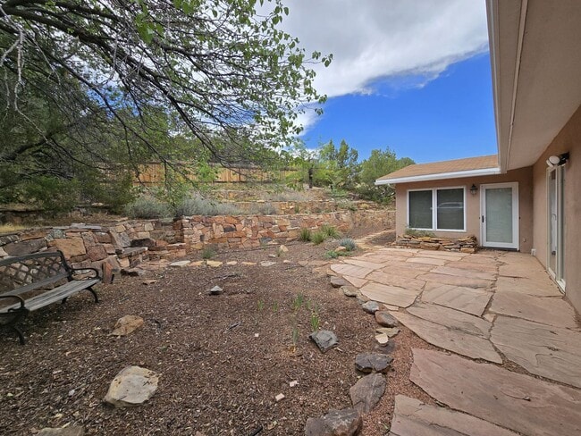 Building Photo - 105 Michelle Dr