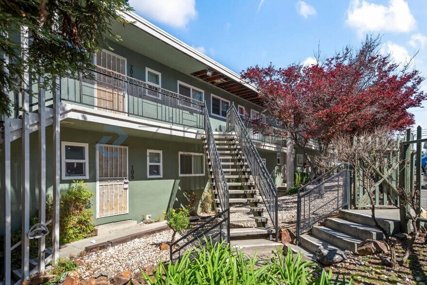 Building Photo - Unit 209