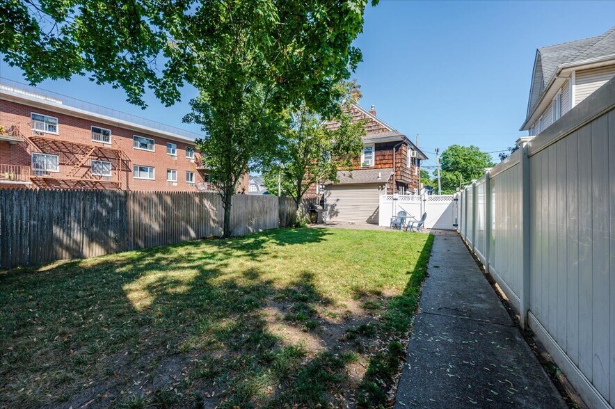 Building Photo - 48 Davison Pl