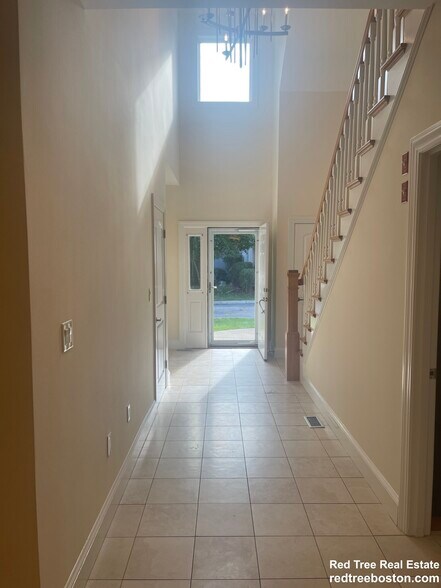 Building Photo - 901 W Roxbury Pky