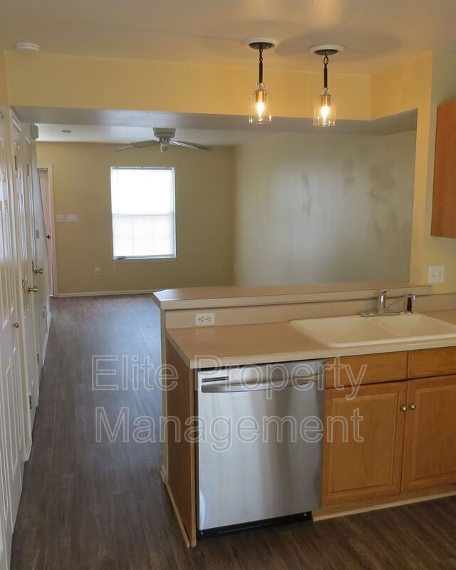 Building Photo - 2314 Alma Ave