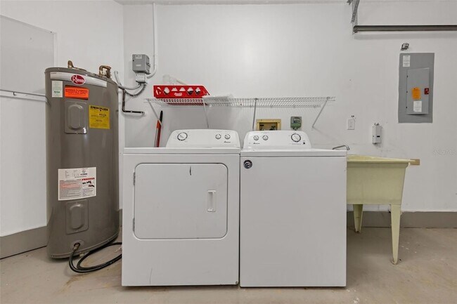 Building Photo - 3121 Beecher Dr E