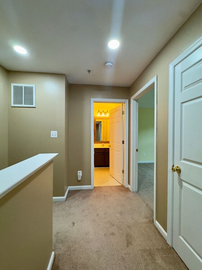 Building Photo - Charming 3BD/2BA/2 Half Bath Townhome with Garage in Havre de Grace, MD!