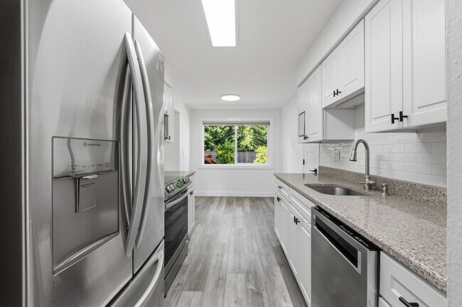Building Photo - 2bd/1.75ba Redmond Condo
