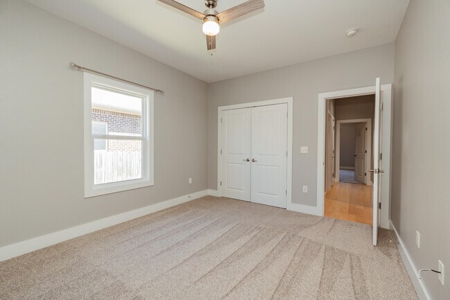 Building Photo - 133 Alicia Dr