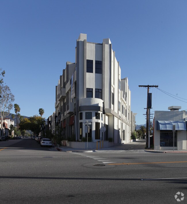 Building Photo - Jackson Glen