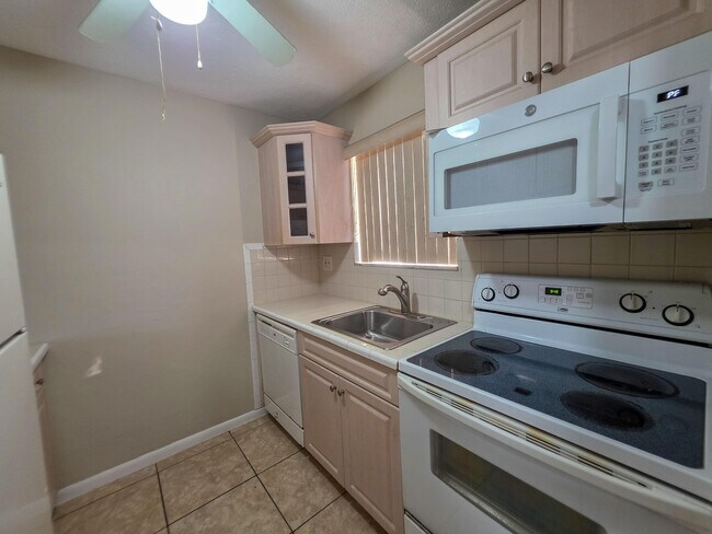 Building Photo - 6080 Forest Hill Blvd