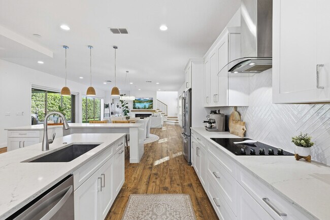 Building Photo - Luxury 5-Bedroom Residence in Eagle Creek with Indoor-Outdoor Living