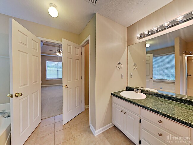 Building Photo - 3180 Willow Park Dr NE