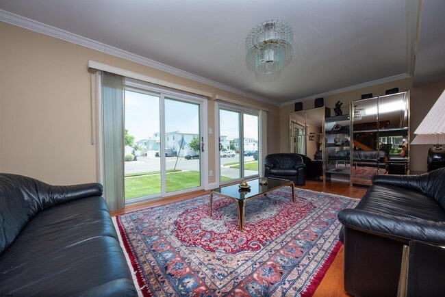 Building Photo - 3201 Bayland Dr