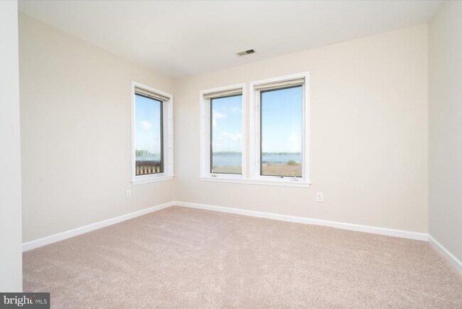 Building Photo - 1100 Paca Dr
