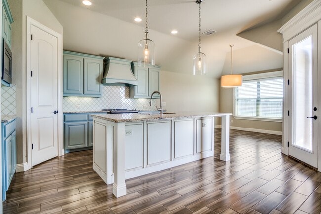 Building Photo - 302 Oar Wood Dr