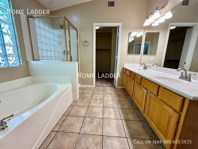 Building Photo - 1100 E Nunneley Rd