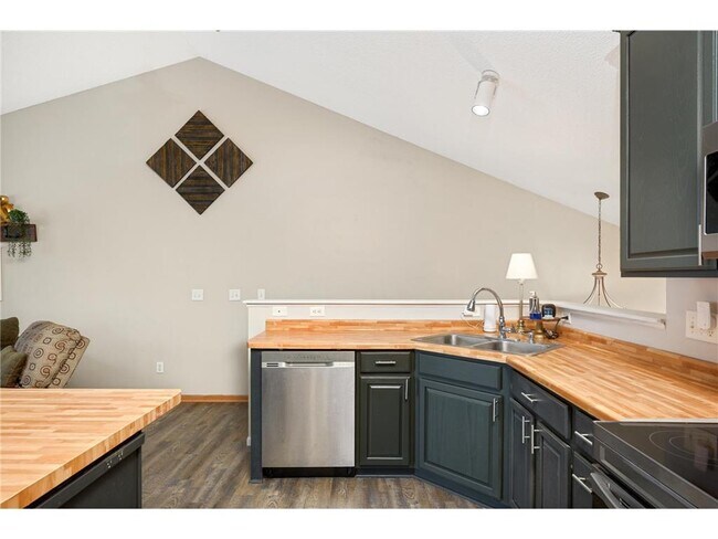Building Photo - 7737 Elm Grove Ave