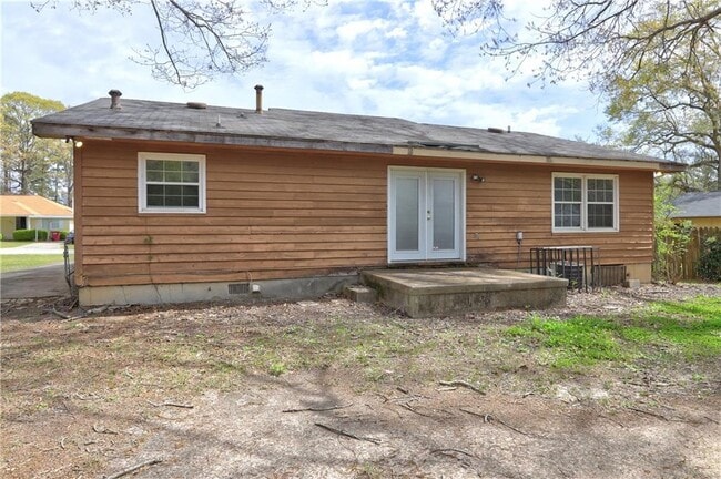 Building Photo - 5587 General Harris Dr