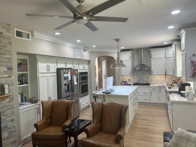 Building Photo - 43 W Bohemia Ln