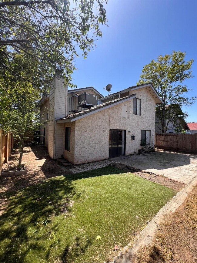 Building Photo - 479 E Alluvial Ave