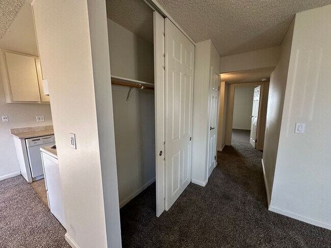 Building Photo - 4600 Neil Rd