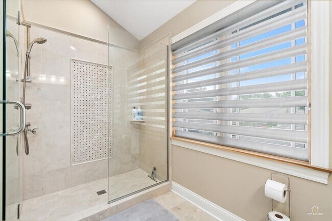 Building Photo - 1052 Margret St