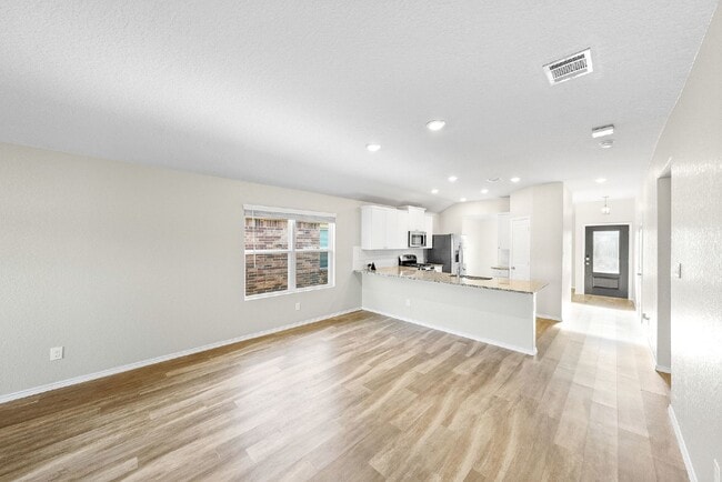 Building Photo - 3-Bed, 2-Bath Sanctuary Where Comfort Meets Charm