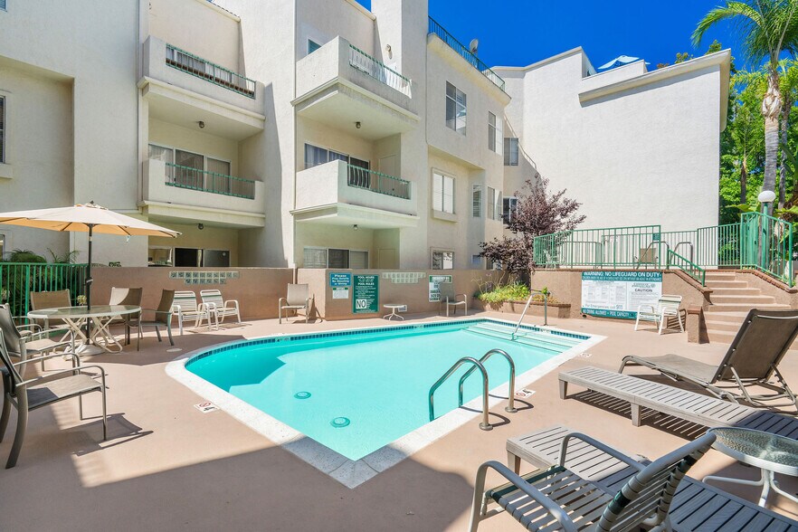 Building Photo - 5420 Sylmar Ave