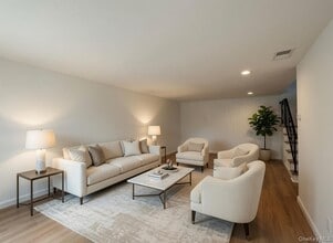 Building Photo - 233 Sagamore Hills Dr