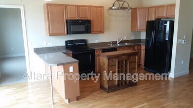 Building Photo - 5401 S Park Terrace Ave