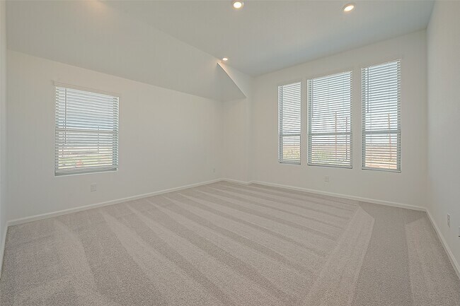 Building Photo - 5402 Holly Hvn Ct