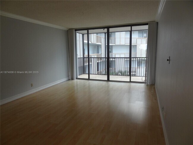 Building Photo - 3401 N Country Club Dr