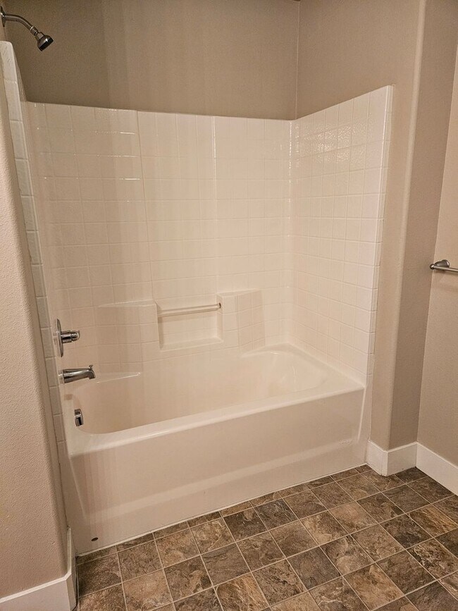 Building Photo - AVON16698