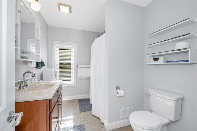 Building Photo - 146 S Pleasant St