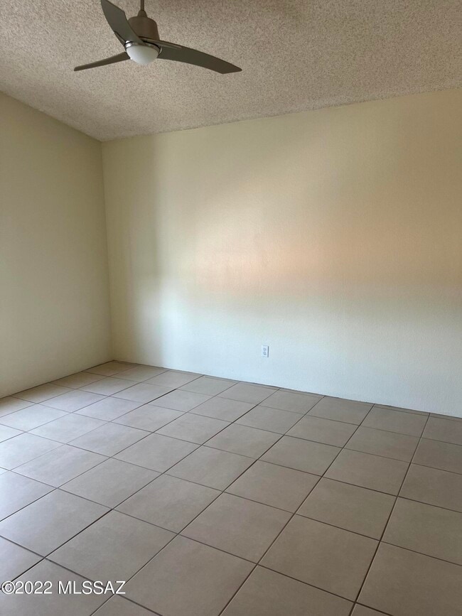 Building Photo - 6451 N Tierra De Las Catalinas