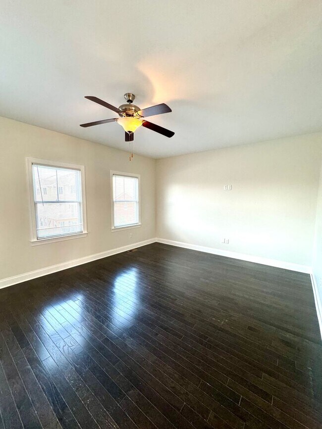 Building Photo - End Unit Townhouse for rent in Bluestone H...