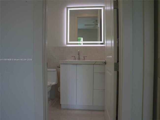 Building Photo - 8410 SW 65th Ave