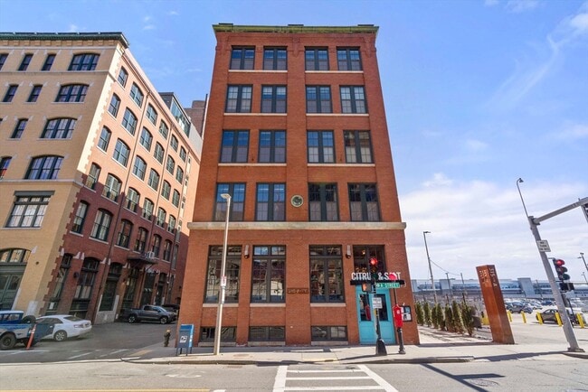 Building Photo - 319 A St